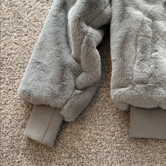 Carbon38 Light Gray Faux Fur Jacket - Picture 4 of 6